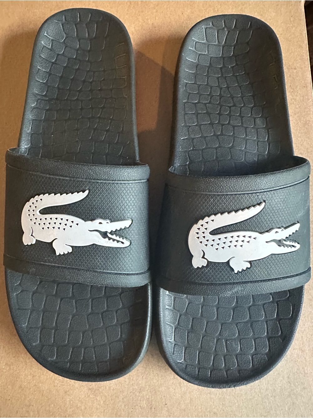 Lacoste Serve Slide 1.0 Big Kids | Youth Size 6